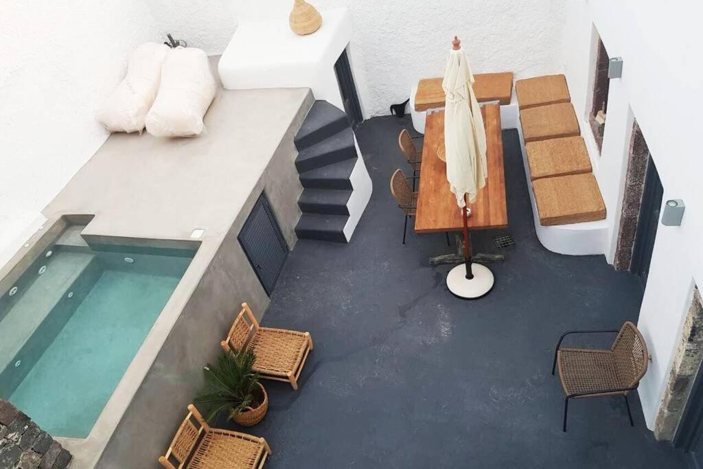 Santorini Folia Cave House With Jacuzzi Villa Pýrgos Екстериор снимка