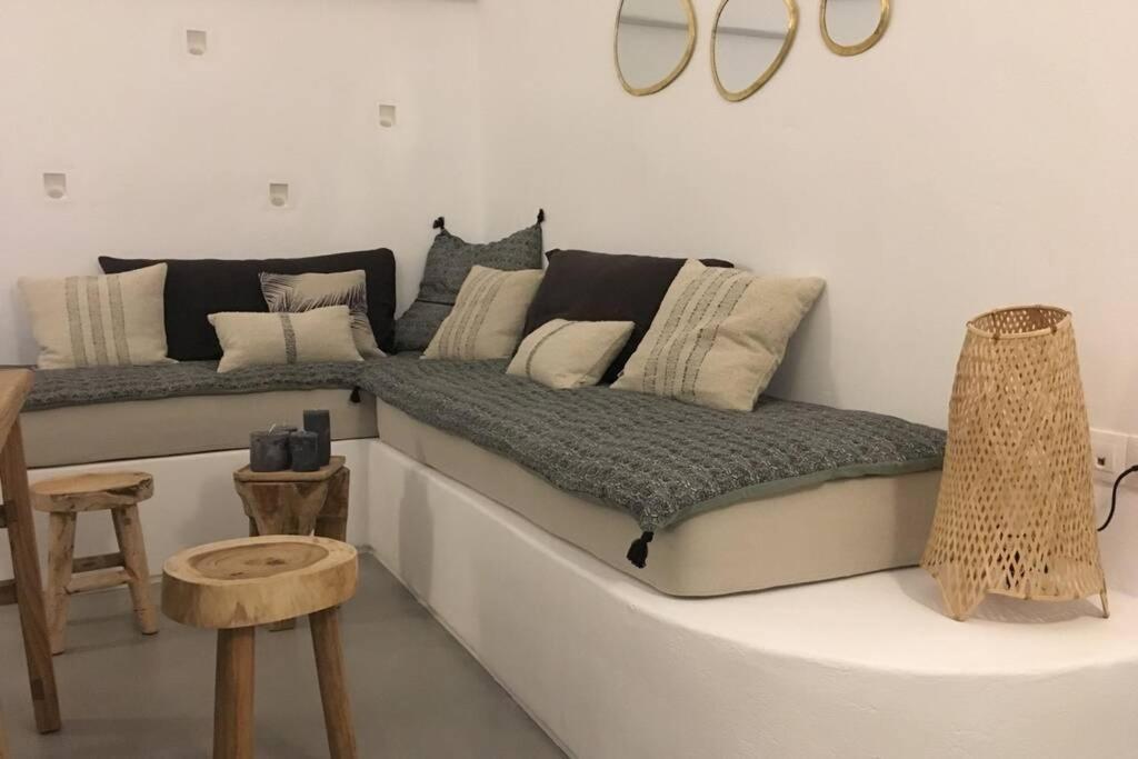 Santorini Folia Cave House With Jacuzzi Villa Pýrgos Екстериор снимка