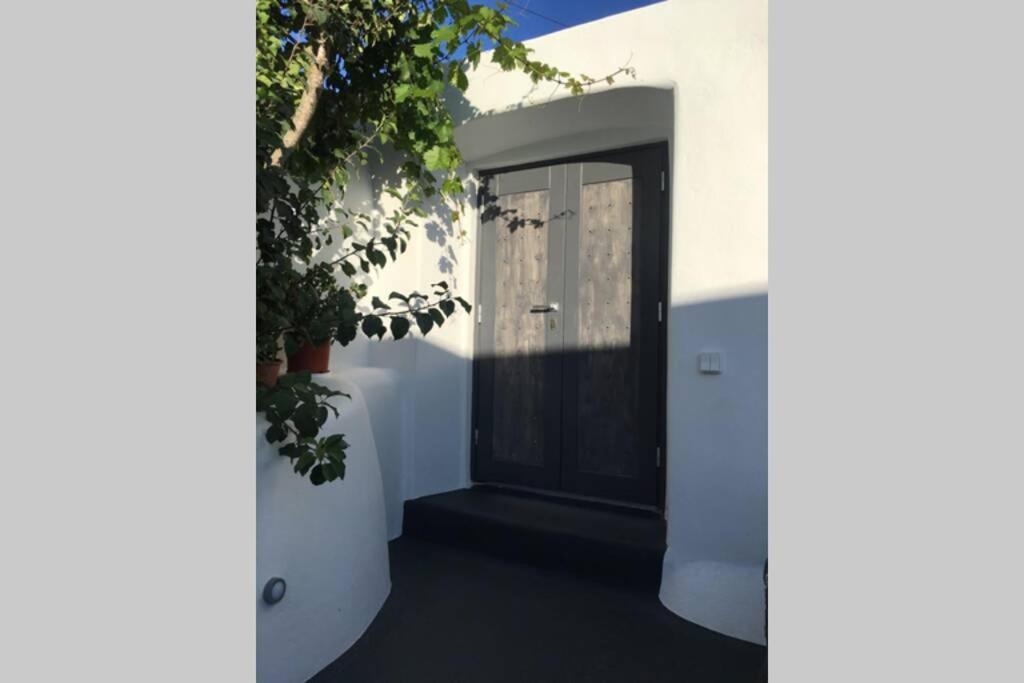 Santorini Folia Cave House With Jacuzzi Villa Pýrgos Екстериор снимка
