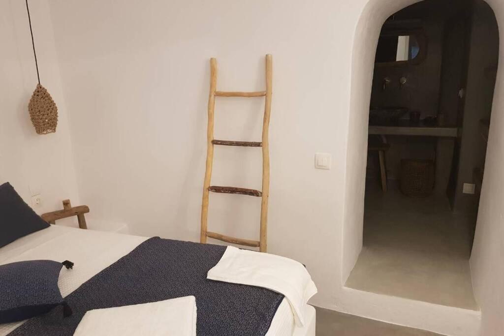 Santorini Folia Cave House With Jacuzzi Villa Pýrgos Екстериор снимка