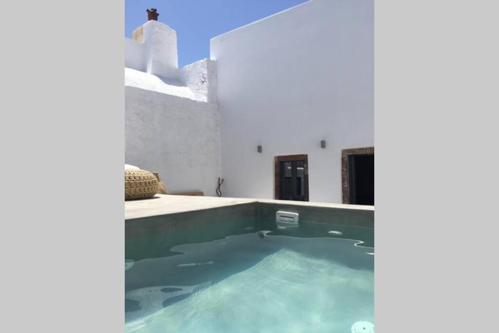 Santorini Folia Cave House With Jacuzzi Villa Pýrgos Екстериор снимка