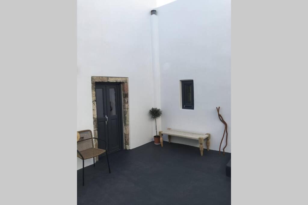 Santorini Folia Cave House With Jacuzzi Villa Pýrgos Екстериор снимка