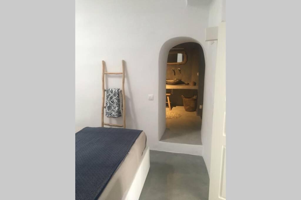 Santorini Folia Cave House With Jacuzzi Villa Pýrgos Екстериор снимка